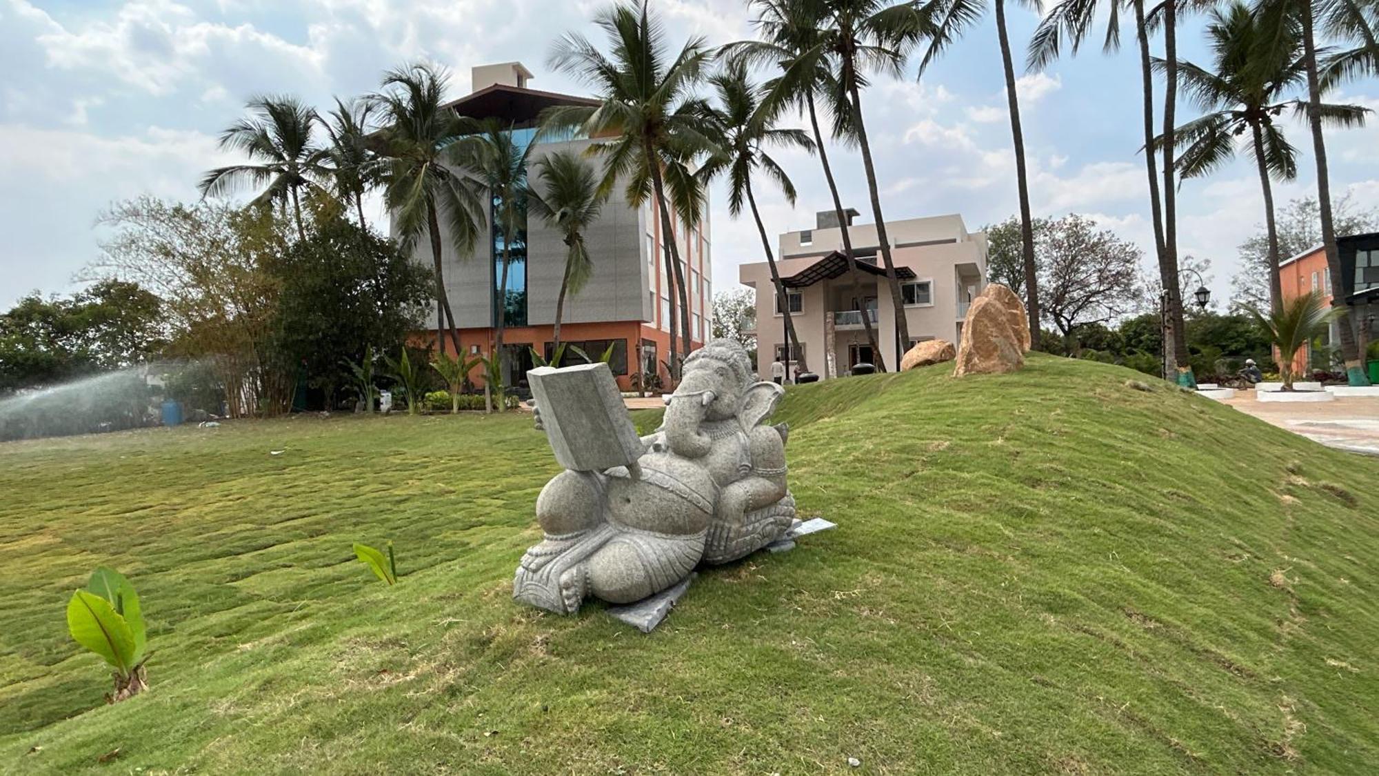Serene Resort Hyderabad Шамшабад Екстериор снимка