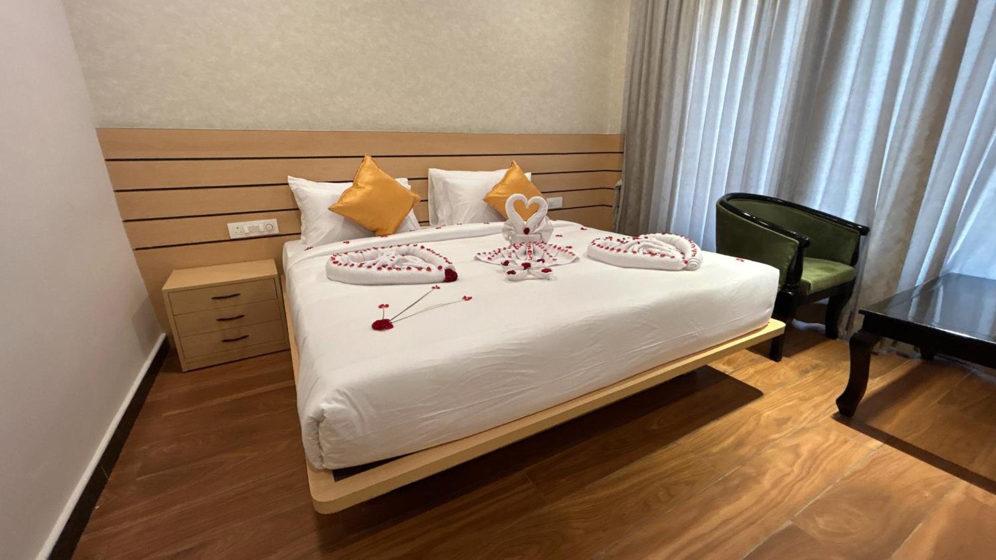 Serene Resort Hyderabad Шамшабад Екстериор снимка
