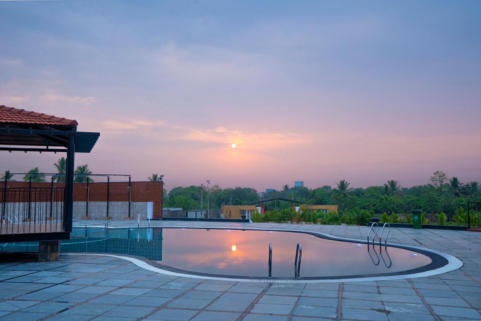 Serene Resort Hyderabad Шамшабад Екстериор снимка