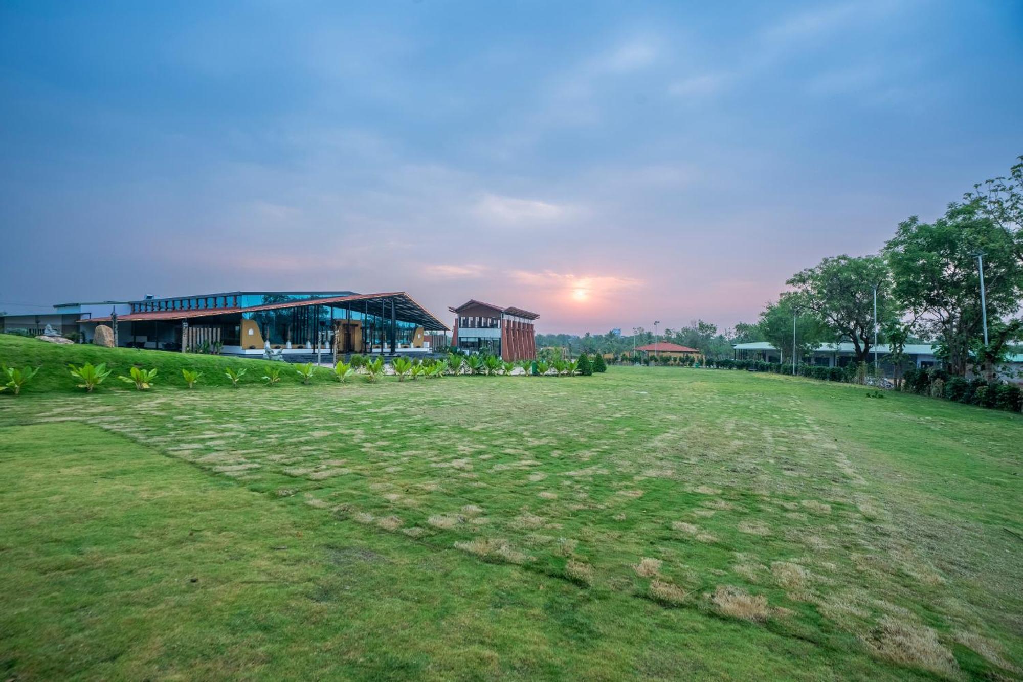 Serene Resort Hyderabad Шамшабад Екстериор снимка