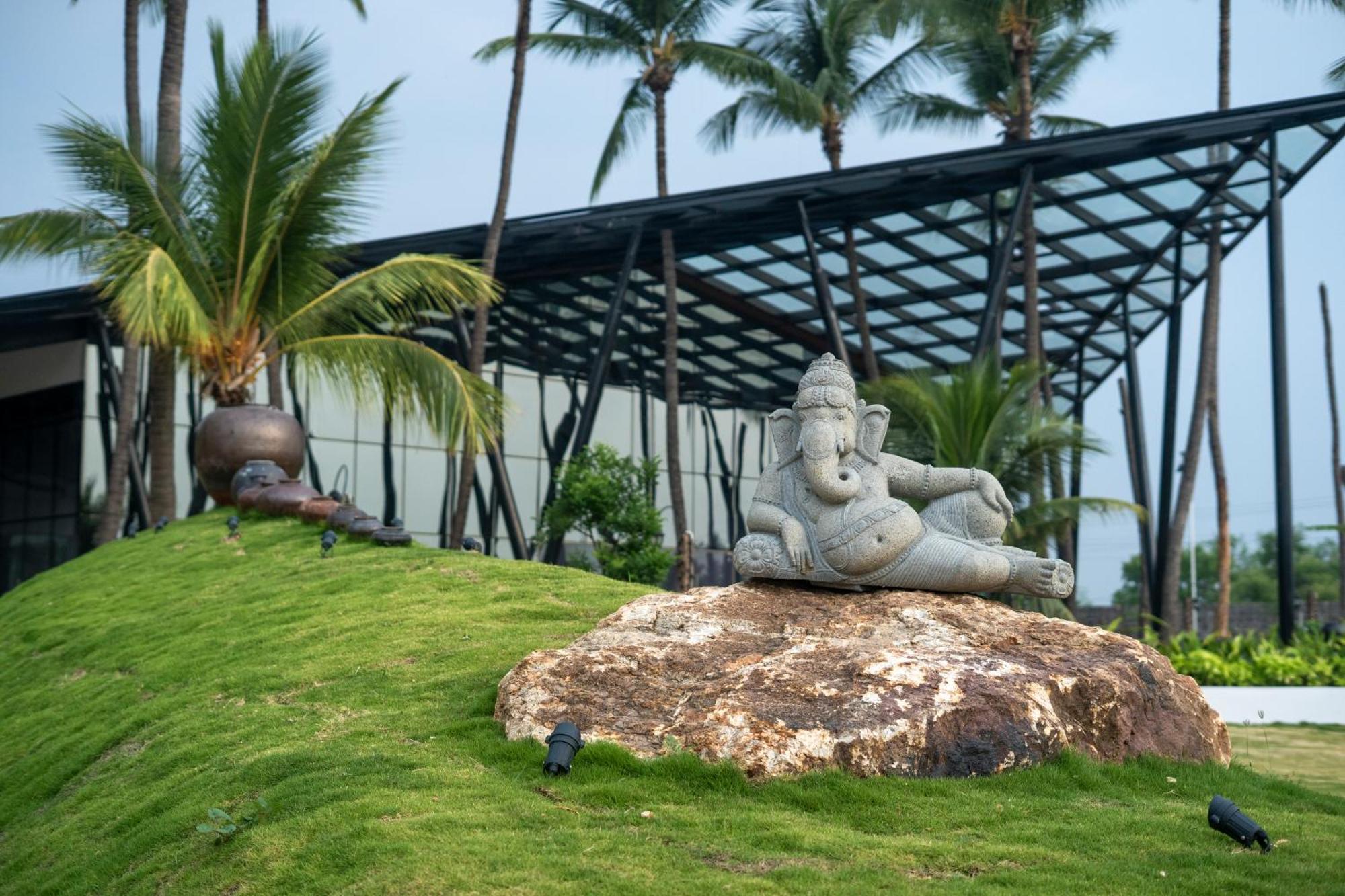 Serene Resort Hyderabad Шамшабад Екстериор снимка