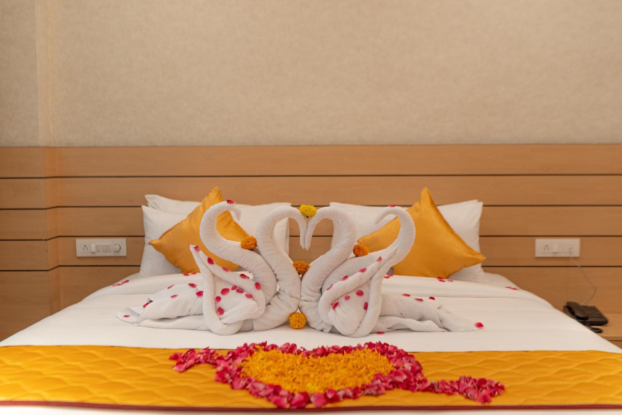 Serene Resort Hyderabad Шамшабад Екстериор снимка