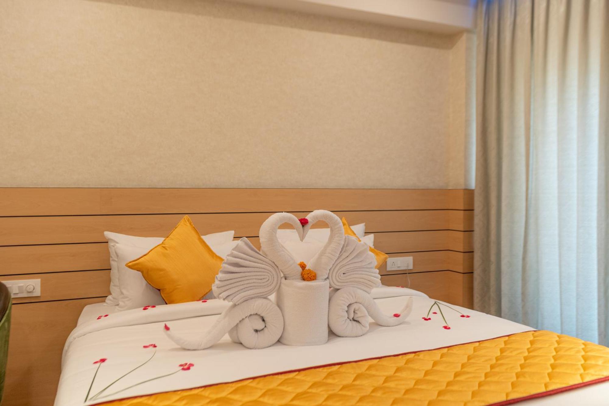 Serene Resort Hyderabad Шамшабад Екстериор снимка