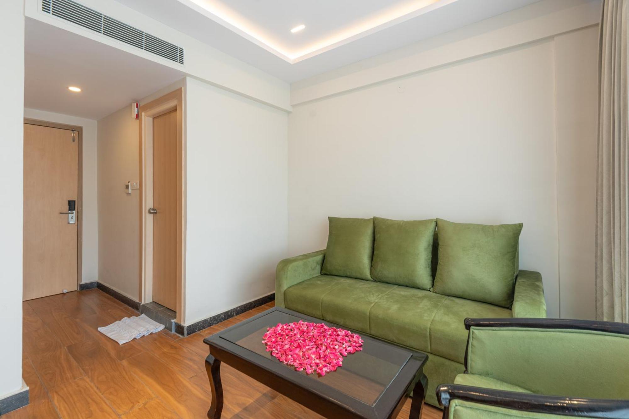 Serene Resort Hyderabad Шамшабад Екстериор снимка