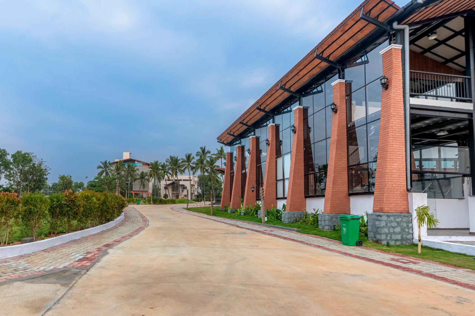 Serene Resort Hyderabad Шамшабад Екстериор снимка